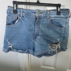 Guess stretchy faded shorts.